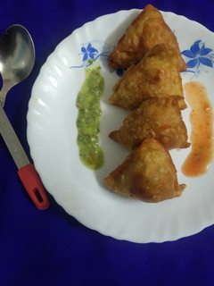 ફ્રોઝન સમોસા (Frozen samosa recipe in gujarati) રેસીપી મુખ્ય ફોટો