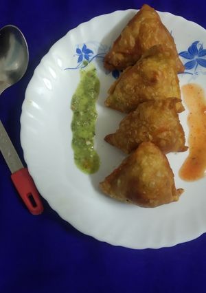 ફ્રોઝન સમોસા (Frozen samosa recipe in gujarati) રેસીપી મુખ્ય ફોટો