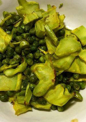 A picture of Baked green peas with Broccoli chips.