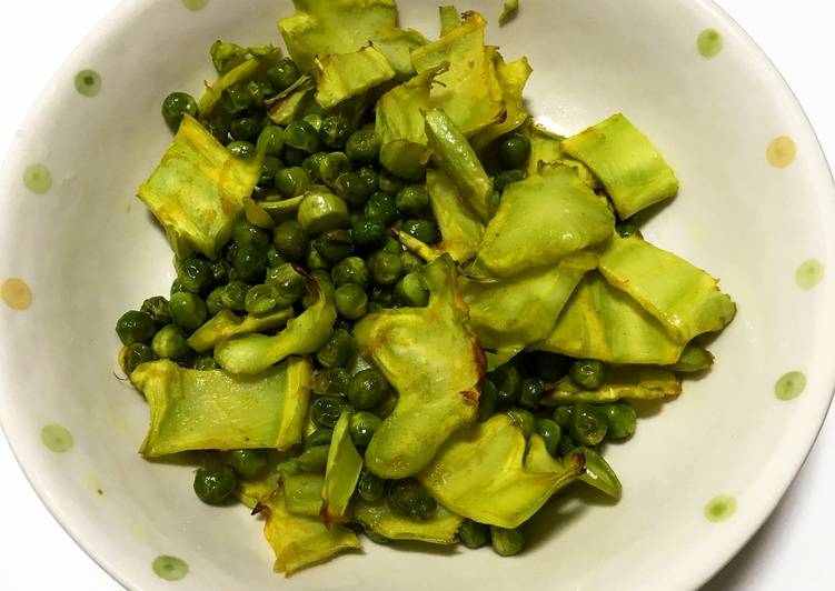 Recipe of Any-night-of-the-week Baked green peas with Broccoli chips