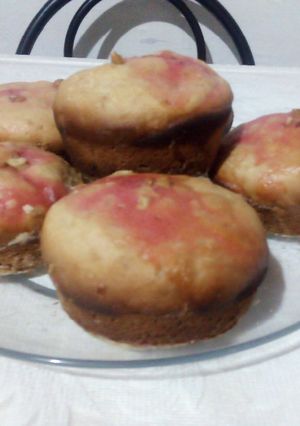 Una foto de Muffins glaseados de nuez 🍿🌰