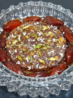 ખજૂર પાક (Khajoor Paak Recipe In Gujarati) રેસીપી મુખ્ય ફોટો