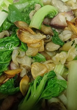 Hình của món Cải xoăn xào hải sản.