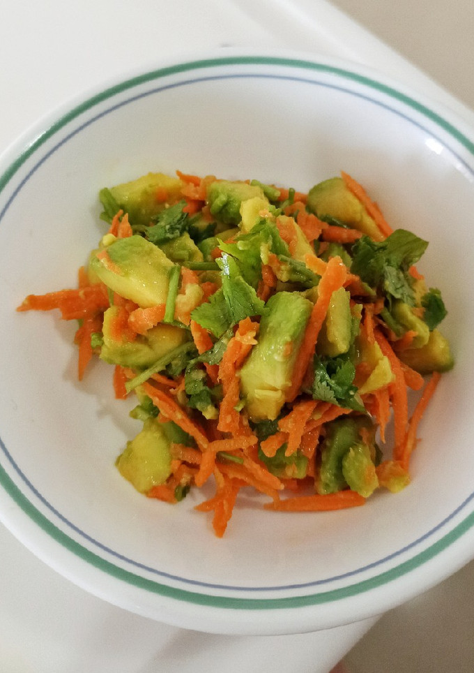 Una foto de Ensalada de Aguacate con Zanahoría