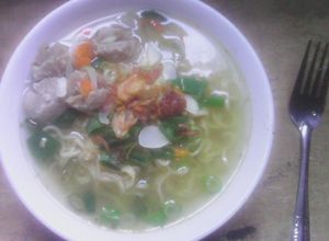 Foto resep mie kuah pedas toping baso 