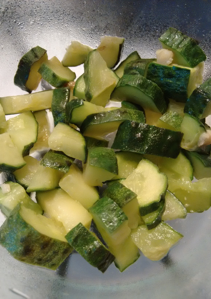 A picture of Pickle Cucumbers.