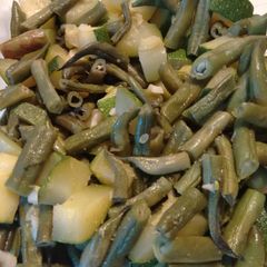 A picture of Squash and Green Beans.