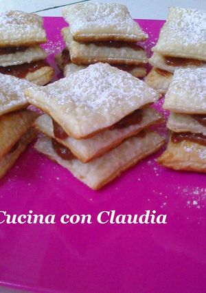 Una foto de Mini milhojas con dulce de leche