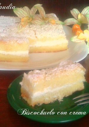 Una foto de Bizcochuelo con crema 