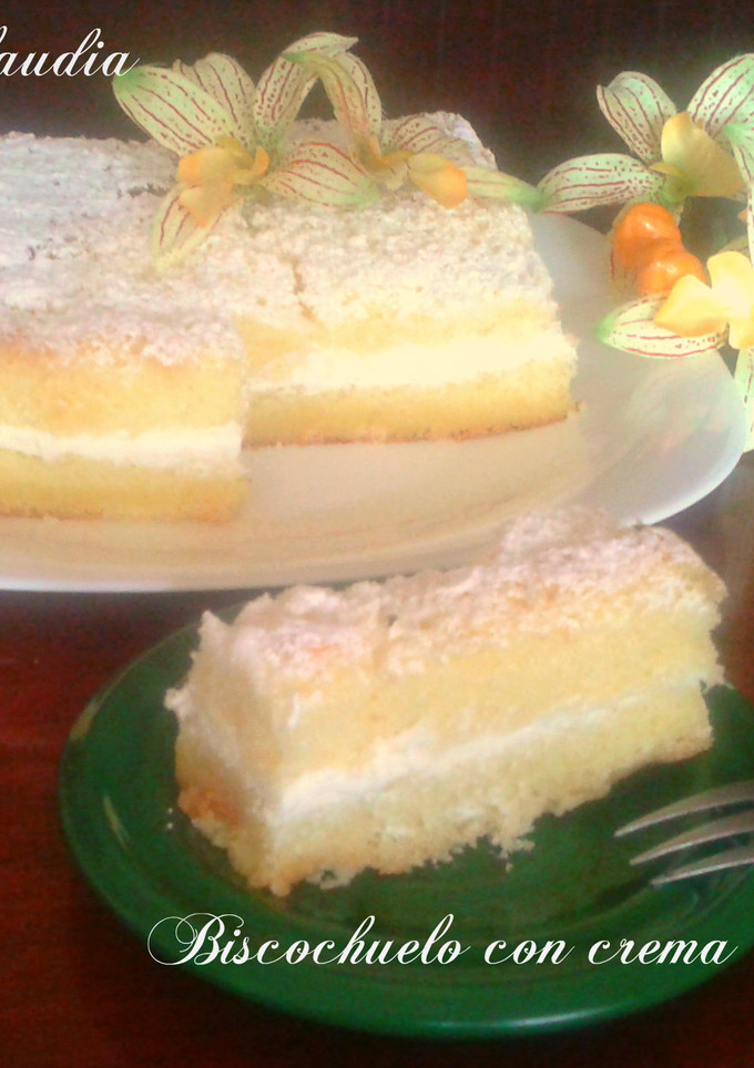 Una foto de Bizcochuelo con crema 