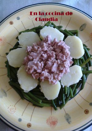 Una foto de Ensalada de chauchitas, papas y atún 