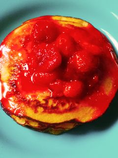 Foto resep Pancake Lembut dengan Saus Strawberry