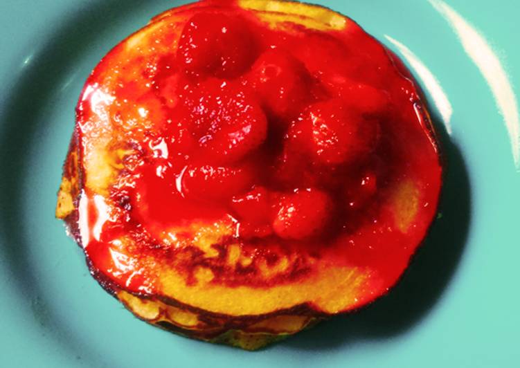 Pancake Lembut dengan Saus Strawberry