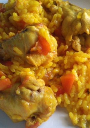 Una foto de Arroz amarillo con pollo