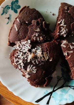 A picture of Guava chocolate brownie cake.