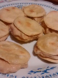 Una foto de Chilenitos saludables con merengue light de café