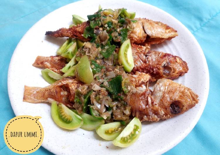 Bagaimana Menyiapkan Ikan Sambal Cabe Hijau yang Bikin Ngiler