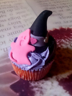 Una foto de Cupcakes de caramelo y mora para Halloween