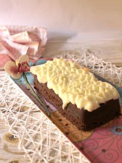 Una foto de Black Cake al microondas