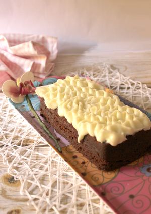 Una foto de Black Cake al microondas