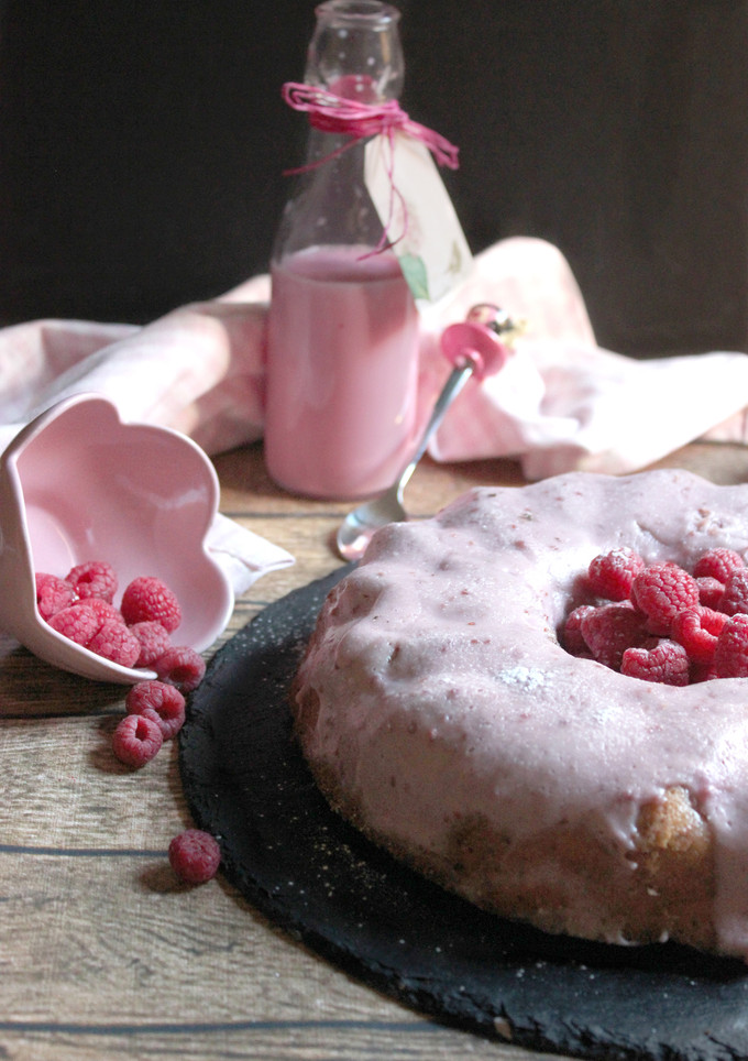 Una foto de Bundt Cake de frambuesa