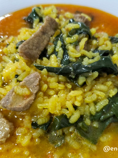 Una foto de Arroz caldoso con ternera y acelgas