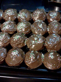 A picture of honey cluster cupcakes.