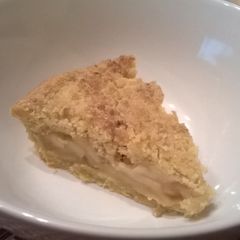 A picture of Apple Crumble Pie.