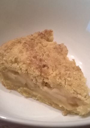 A picture of Apple Crumble Pie.