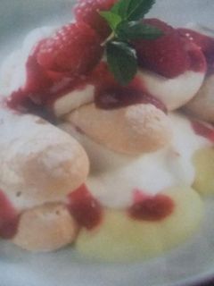 Una foto de Tiramisú de frambuesa.