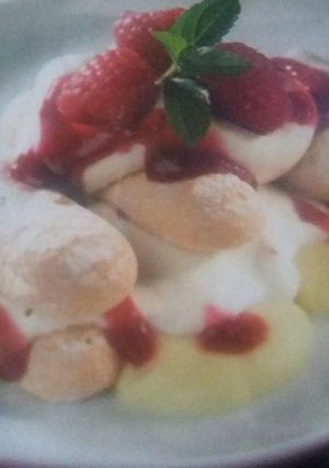 Una foto de Tiramisú de frambuesa.