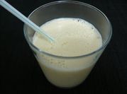 Una foto de batido de coco rallado