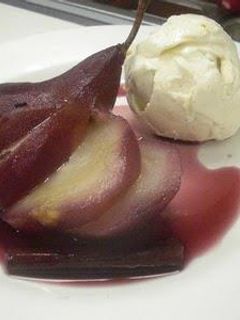 Una foto de Peras rostizadas con helado