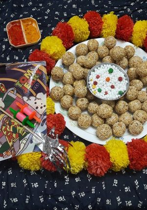 तिळगुळ लाडू (Tilgul Ladoo Recipe In Marathi) रेसिपी चे मुख्य फोटो 