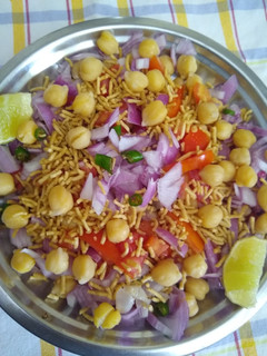 छोले चाट (Chole chaat recipe in hindi) रेसिपी मुख्य फोटो