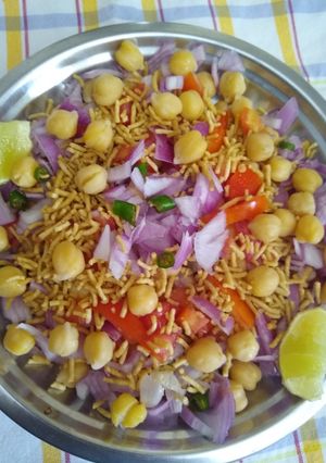 छोले चाट (Chole chaat recipe in hindi) रेसिपी मुख्य फोटो