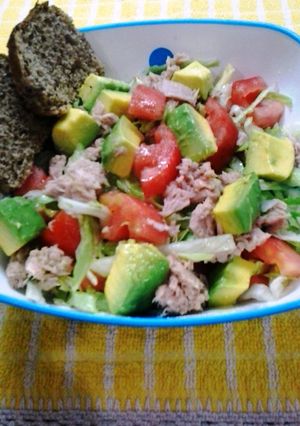 Una foto de Ensalada con atún