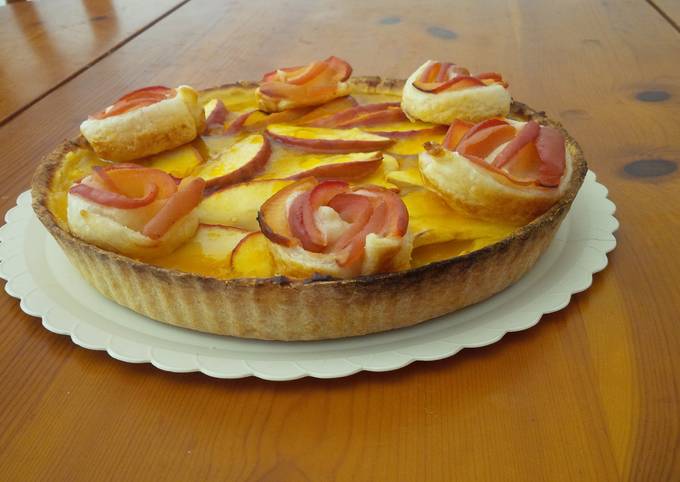 Foto principal de Tarta de manzana  con rosas de hojaldre
