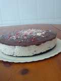 Tarta de stracciatella con virutas de chocolate