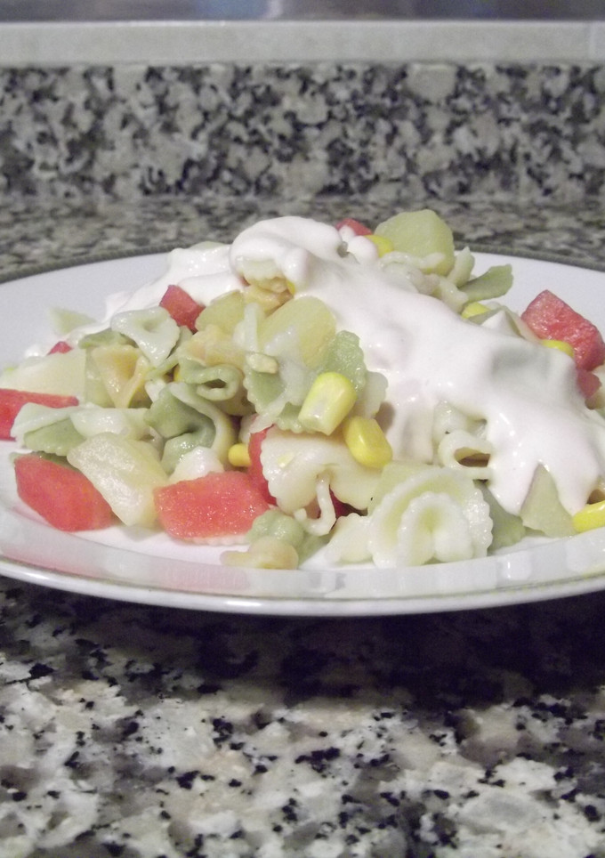 Una foto de Ensalada de pasta con piña y sandía