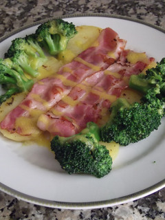 Una foto de Ensalada tibia de patata y brócoli