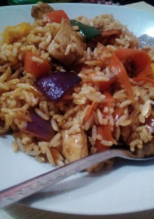 Una foto de Arroz con Pollo y Vegetales BBQ
