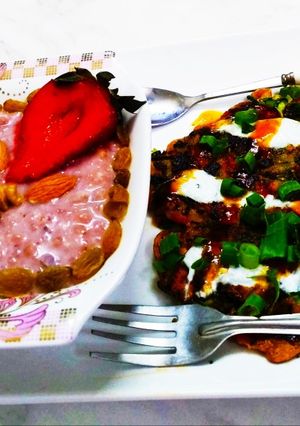 A picture of Strawberry Porridge with Vegetables Omelette.