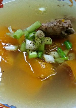 Hình của món Canh bí đỏ hầm xương.