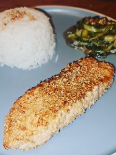 Sesam-Lachs mit asiatischem Gurkensalat 🐟🥒 Rezepthauptbild