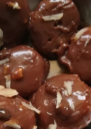 A picture of Dark chocolate almond cookies.