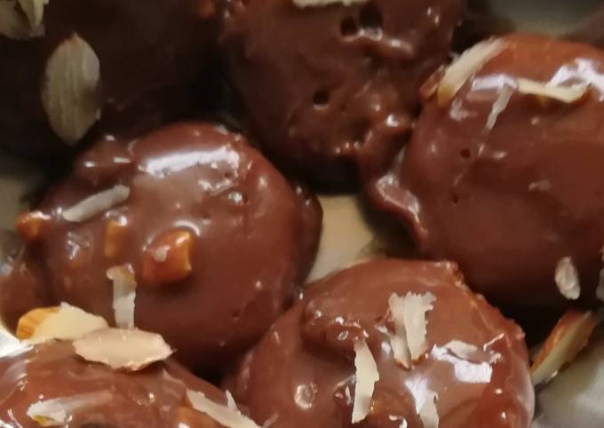 Dark chocolate almond cookies