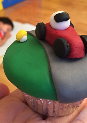 A picture of Plain Cupcakes.