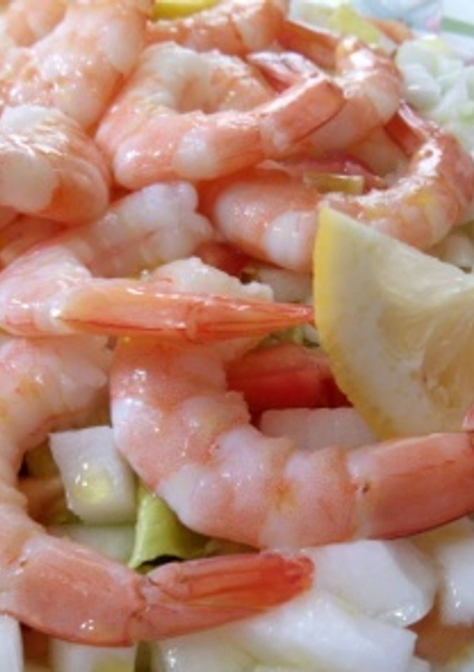 Una foto de Ensalada de langostinos y aguacate 
