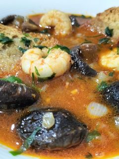 Una foto de Sopa de pescado con shiitake y langostinos sabor Cookpad